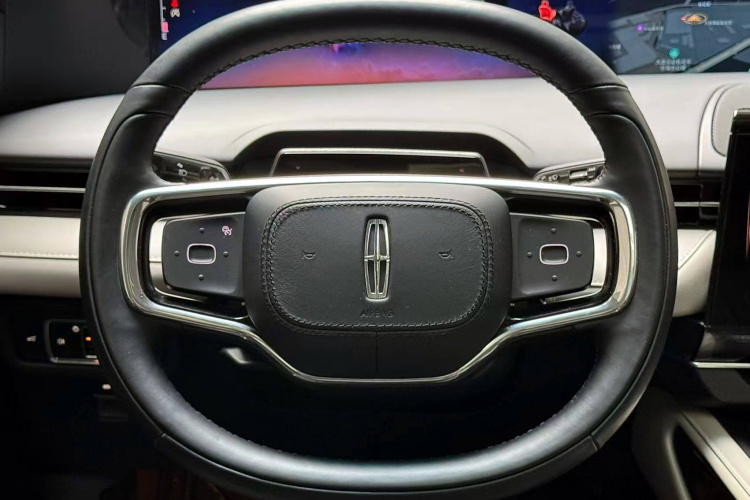 林肯 航海家 2023款 2.0T 四驱尊享版中控内饰7002