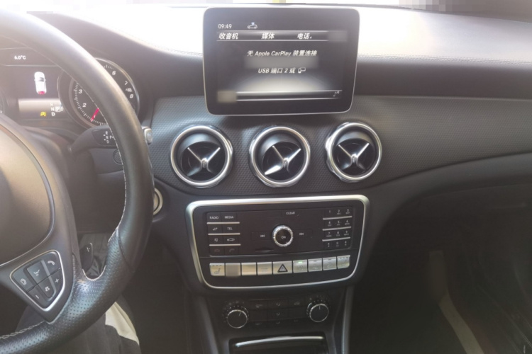 奔驰GLA 2018款 GLA 220 4MATIC 运动型局部细节16