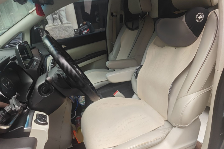 别克GL8 2020款 陆上公务舱 652T 尊贵型局部细节19