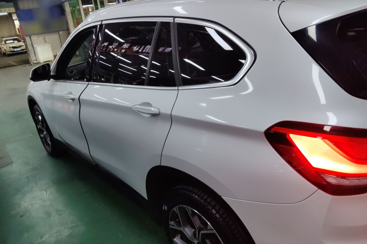 宝马X1 2020款 sDrive25Li 领先型车身外观4