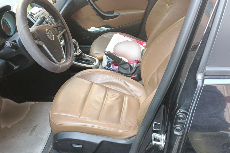 别克 英朗 2013款 GT 1.8L 自动时尚版中控内饰19