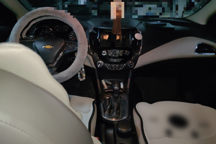 雪佛兰 科鲁兹 2015款 1.5L 自动豪华版中控内饰12