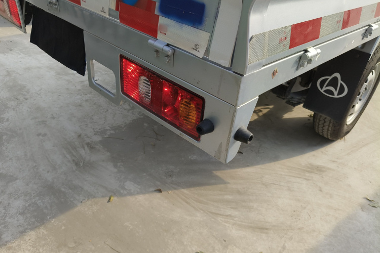 长安凯程 长安星卡 2023款 1.5L GDI 双排2.55米载货汽车舒适型车身外观9