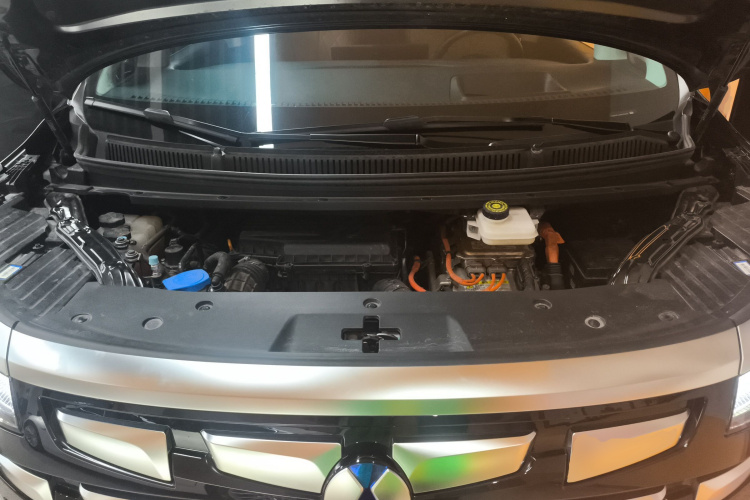 腾势D9 2024款 DM-i 980 四驱旗舰型机舱底盘24