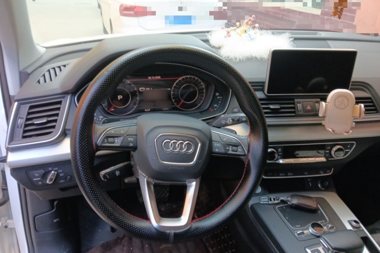 奥迪Q5L 2020款 改款 40 TFSI 荣享时尚型中控内饰13