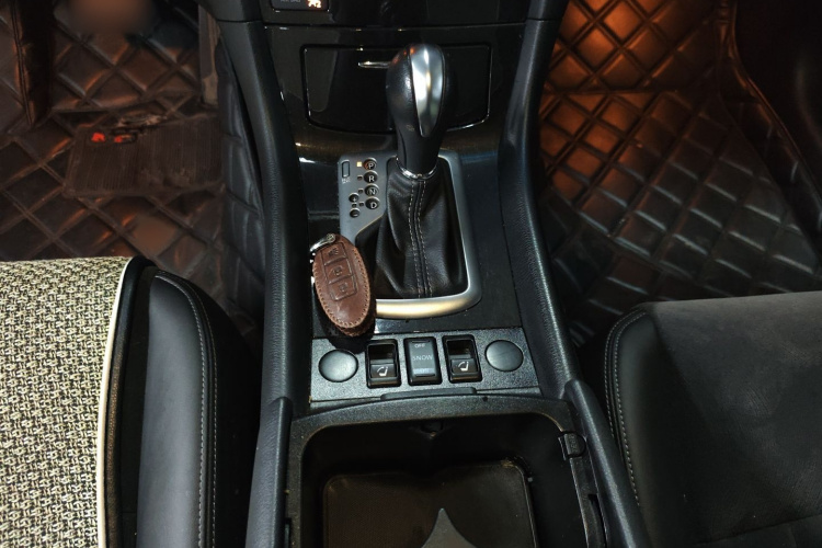 英菲尼迪QX50 2015款 2.5L 舒适版局部细节18