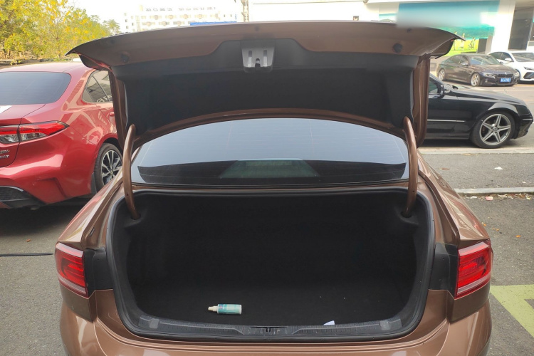 大众 凌渡 2017款 230TSI DSG风尚版机舱底盘23