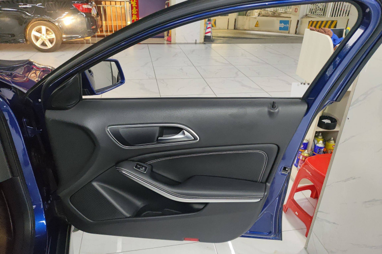 奔驰GLA 2018款 GLA 200 动感型中控内饰7005