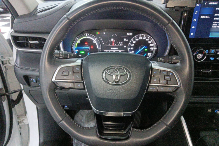 丰田 汉兰达 2022款 双擎 2.5L 四驱尊贵版 7座中控内饰13