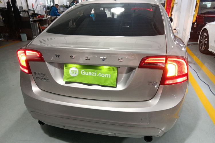 沃尔沃S60 2019款 S60L T3 智进版车身外观6