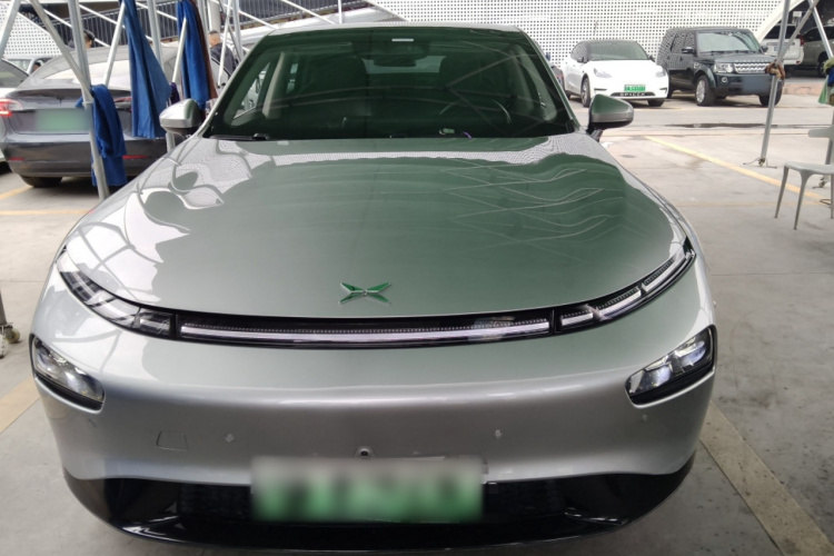 小鹏P7 2022款 625E车身外观2