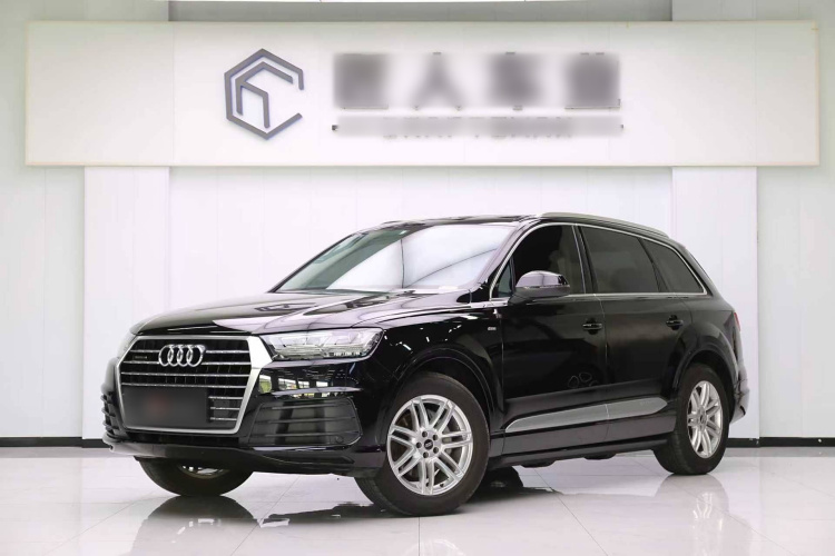 奥迪Q7 2016款 40 TFSI S line运动型车身外观1