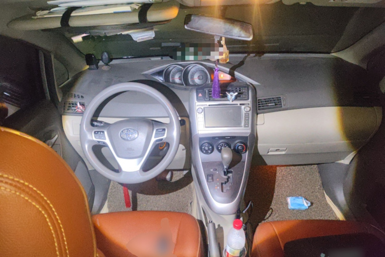 丰田 逸致 2014款 星耀 180E CVT精英版中控内饰12