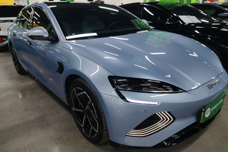 比亚迪 海豹 2022款 650km 四驱性能版车身外观3