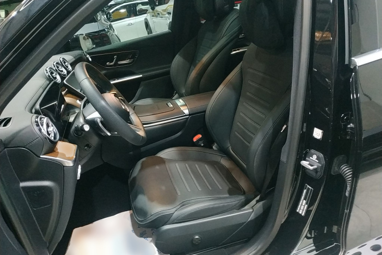 奔驰GLC 2024款 GLC 300 L 4MATIC 动感型 5座中控内饰19
