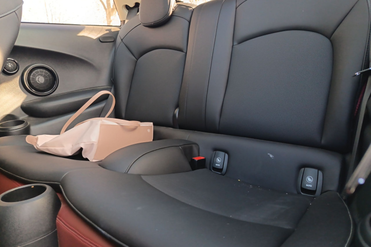 MINI 2023款 1.5T COOPER 艺术家中控内饰21