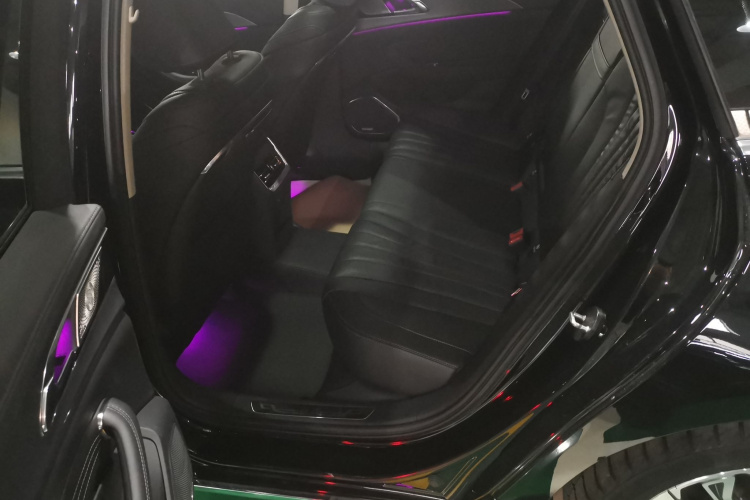 红旗H5 2023款 2.0T 自动智联旗畅版中控内饰21