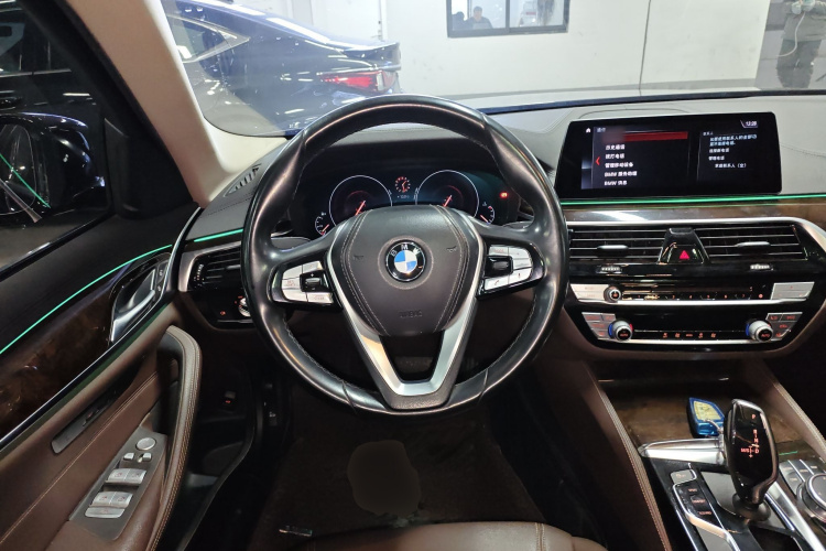 宝马5系 2019款 改款 525Li 豪华套装中控内饰13