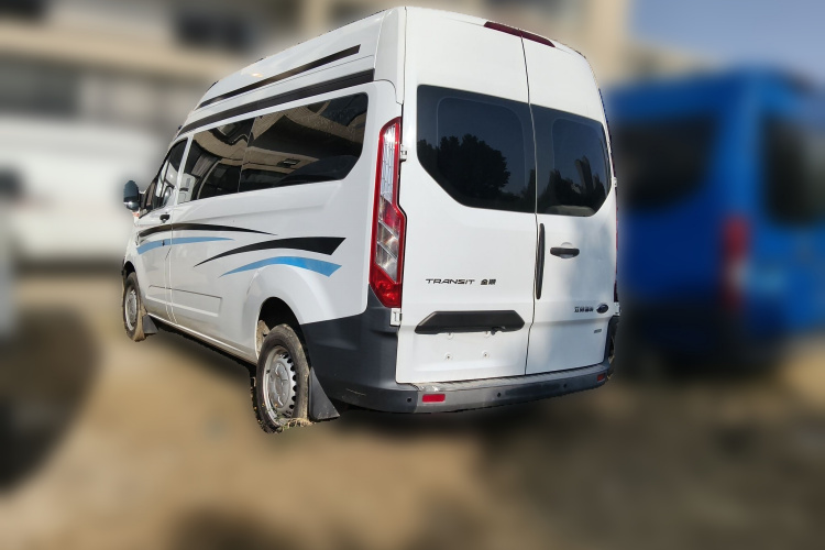 福特 全顺 2019款 2.0T汽油自动多功能商用车中轴中顶6座国VI车身外观5