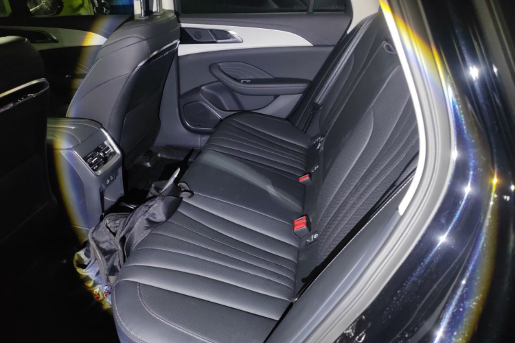 红旗H5 2025款 1.5T DCT旗韵版中控内饰7004