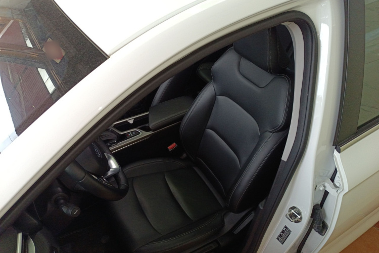 吉利汽车 帝豪 2025款 第4代 1.5L CVT尊贵型中控内饰19