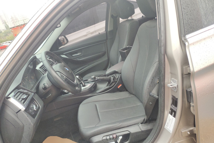 宝马3系 2017款 320Li 时尚型中控内饰19