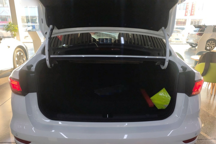 吉利汽车 帝豪 2025款 第4代 1.5L CVT旗舰型机舱底盘23