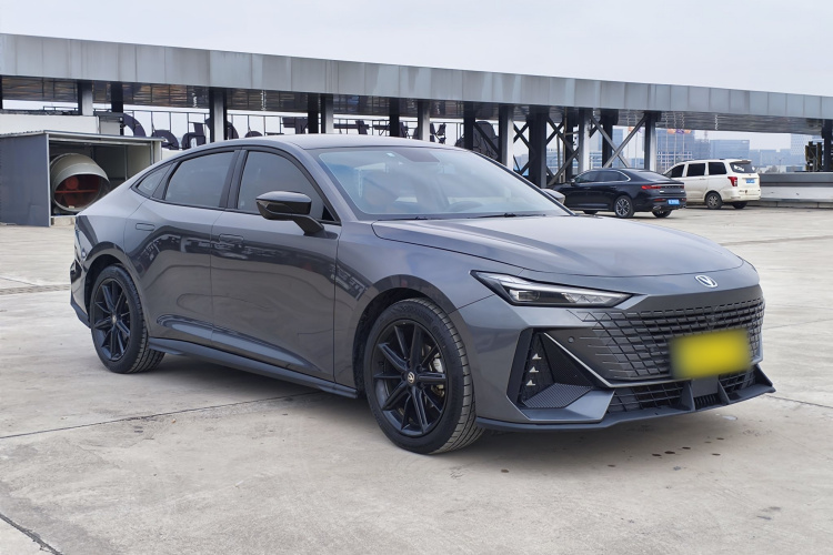 长安UNI-V 2022款 1.5T 尊贵型车身外观6005