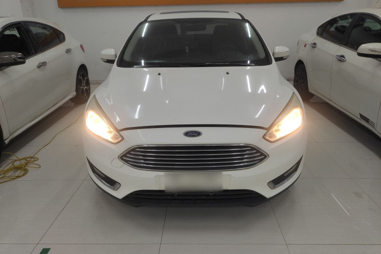 福特 福克斯 2017款 三厢 1.6L 自动风尚型智行版车身外观2