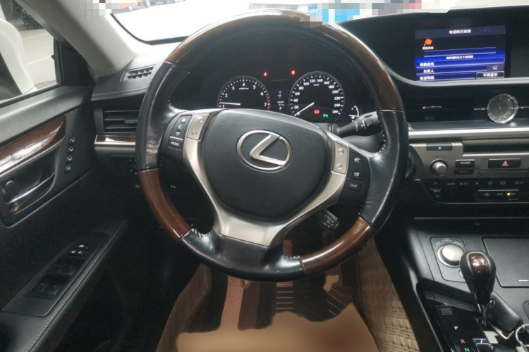 雷克萨斯ES 2014款 250 典雅版局部细节13