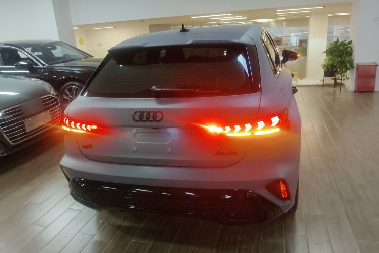 奥迪A3 2025款 Sportback 35TFSI 飞驰尊享型车身外观6