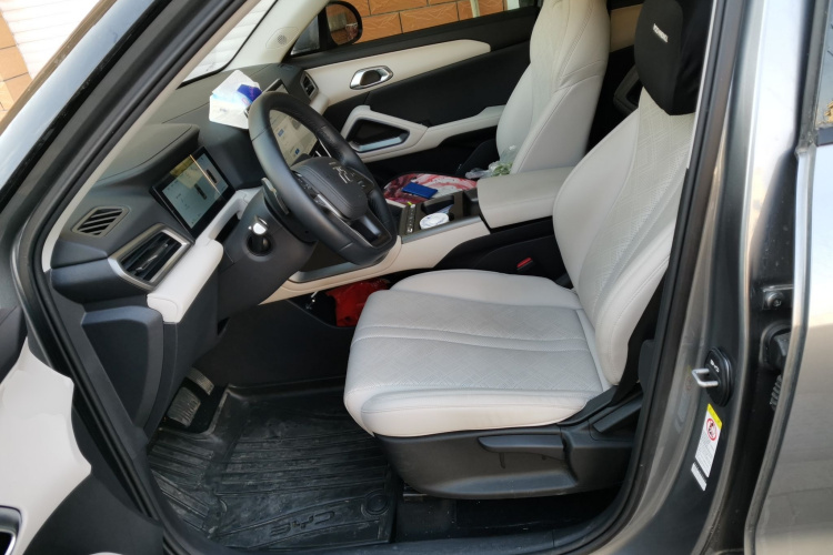 比亚迪 元UP 2025款 智驾版 401KM 活力版中控内饰19