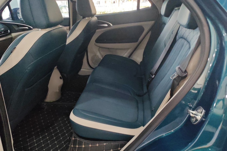 欧拉好猫 2022款 莫兰迪版 400km标准续航 两周年轻享型 磷酸铁锂中控内饰7004