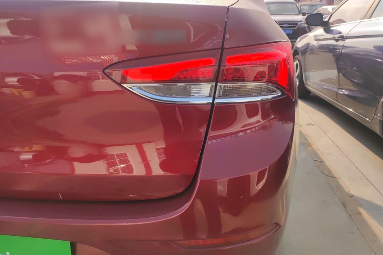 别克 英朗 2021款 改款 典范 1.5L 自动精英型车身外观9