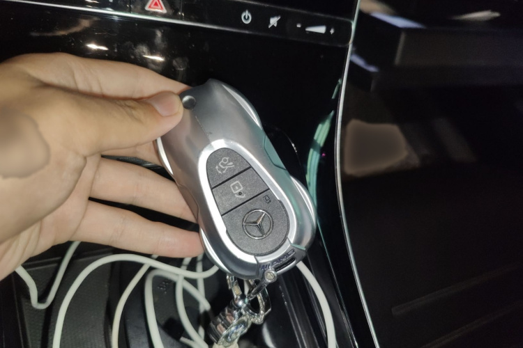 奔驰C级 2022款 C 200 L 运动版中控内饰7001