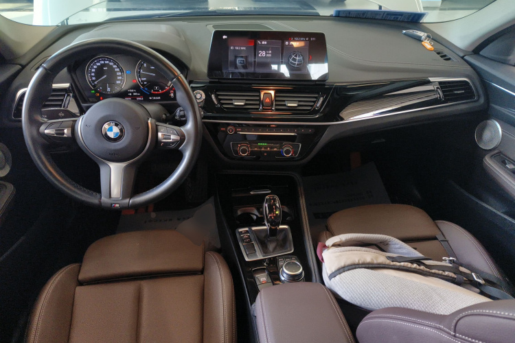 宝马1系 2023款 120i M运动曜夜版中控内饰7002