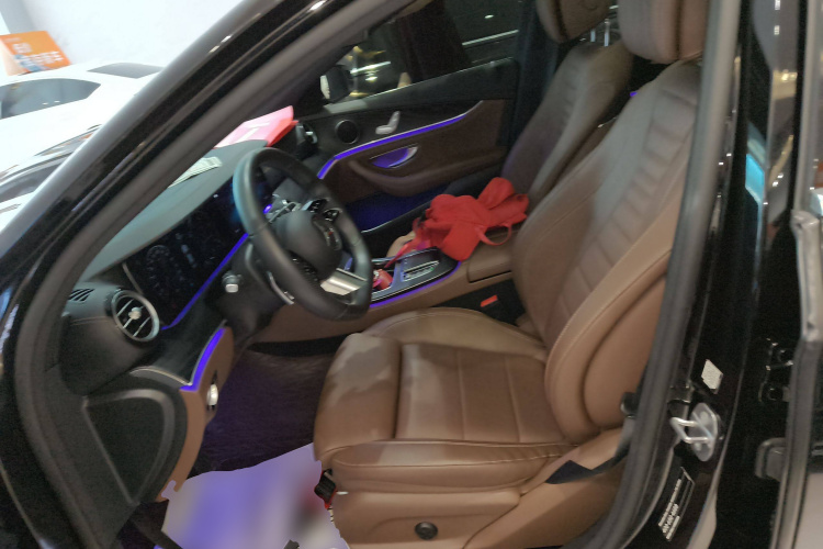 奔驰E级 2022款 改款二 E 260 L 运动型中控内饰19