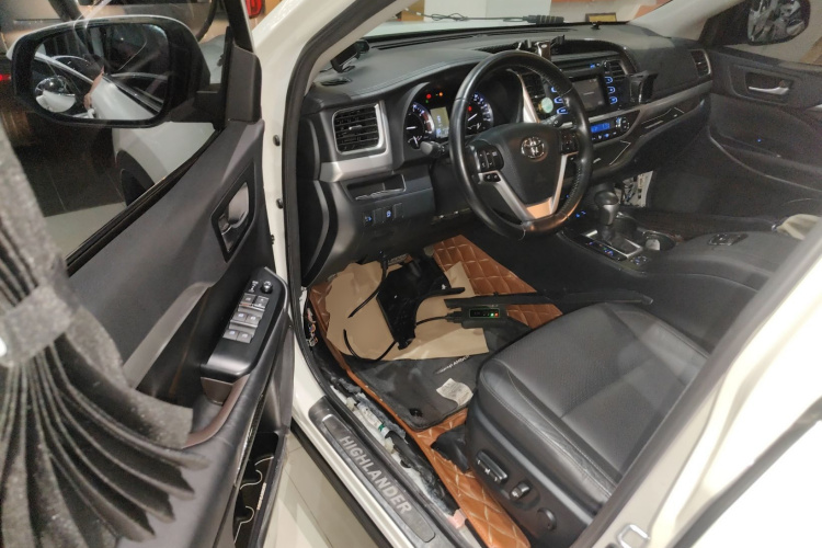 丰田 汉兰达 2015款 2.0T 四驱豪华版 7座中控内饰7003