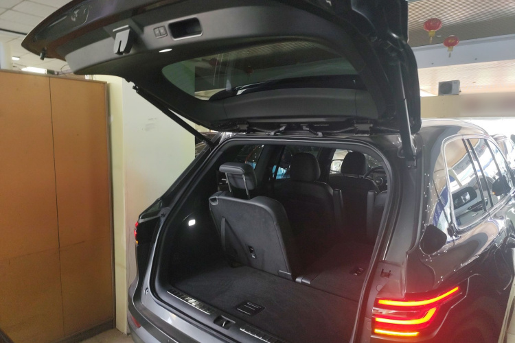 理想汽车 理想ONE 2021款 增程6座版机舱底盘23