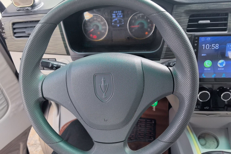 金杯 新海狮X30L 2021款 1.5L财富无空调版客车国VI SWC15M中控内饰13