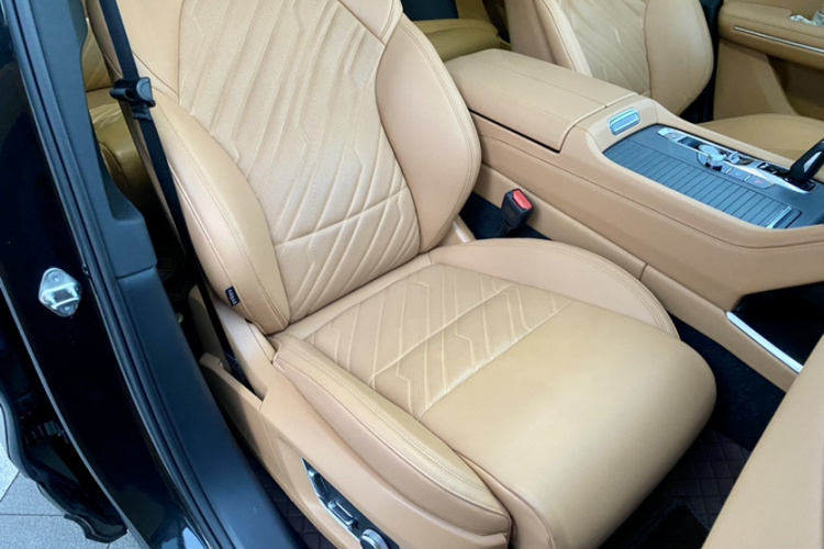 领克09 2024款 2.0T 四驱运动版 五座局部细节41