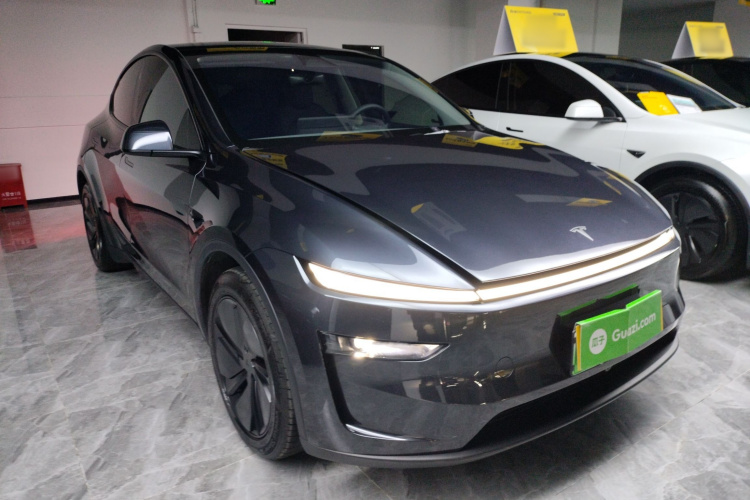 特斯拉 Model Y 2025款 长续航全轮驱动版车身外观3