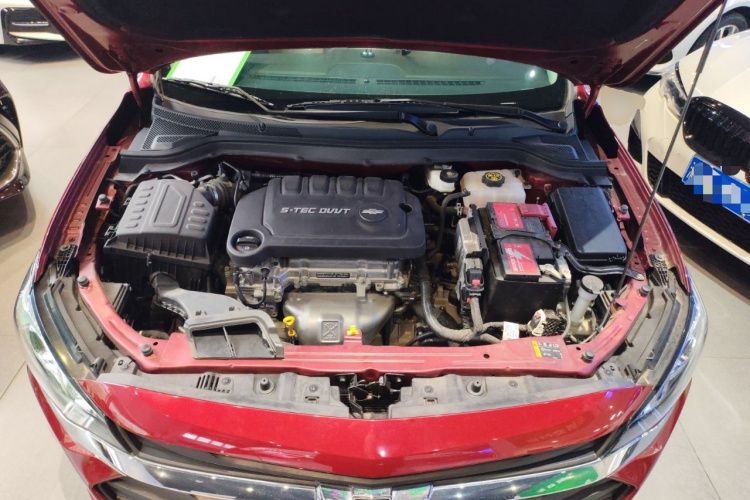 雪佛兰 科鲁泽 2022款 320 自动悦享天窗版机舱底盘24