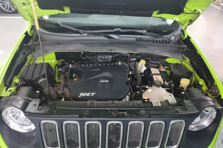 Jeep 自由侠 2017款  180T 自动劲能版局部细节24