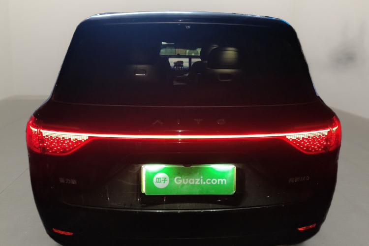 鸿蒙智行 问界M9 2024款 增程 Max版 42kWh 6座版车身外观6