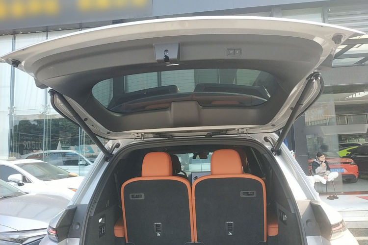 理想汽车 理想L8 2023款 Pro机舱底盘23