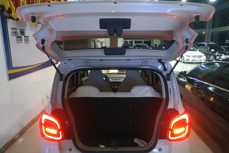 五菱汽车 宏光MINIEV 2025款 四门版 进阶款机舱底盘23