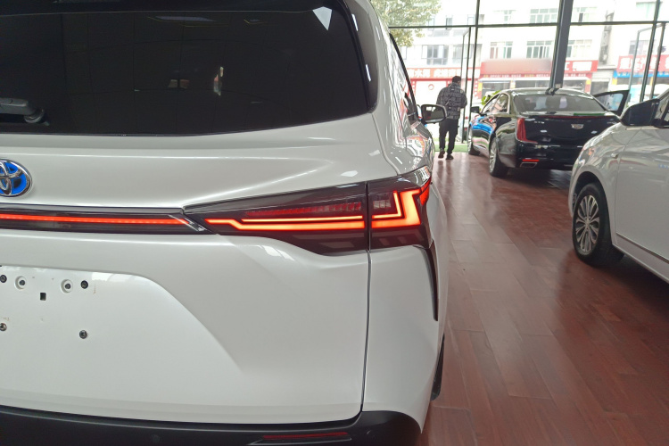 丰田 赛那SIENNA 2021款 2.5L混动 舒适版车身外观9