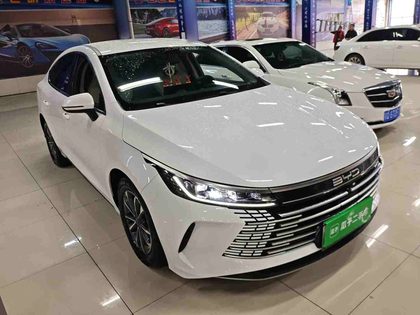 车辆右前45度外观展示