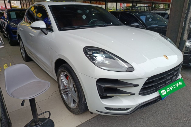 保时捷 2017款  Macan Turbo 3.6T车身外观3